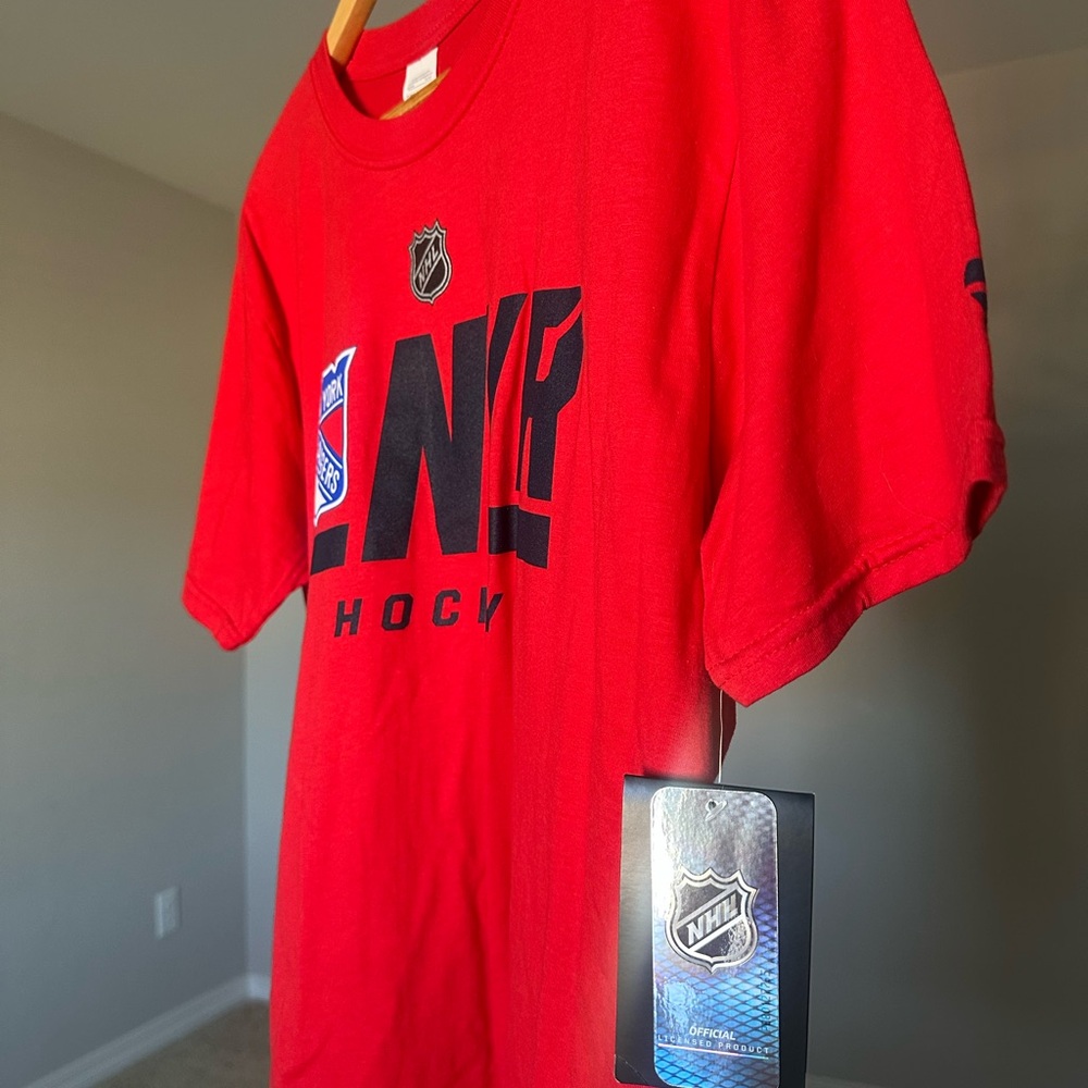 NWT New York Rangers NHL Fanatics Red T-Shirt - Picture 2 of 4